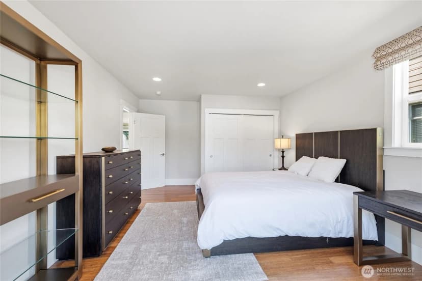 Property photo for 7526 Roosevelt Way Ne, Seattle photo 13