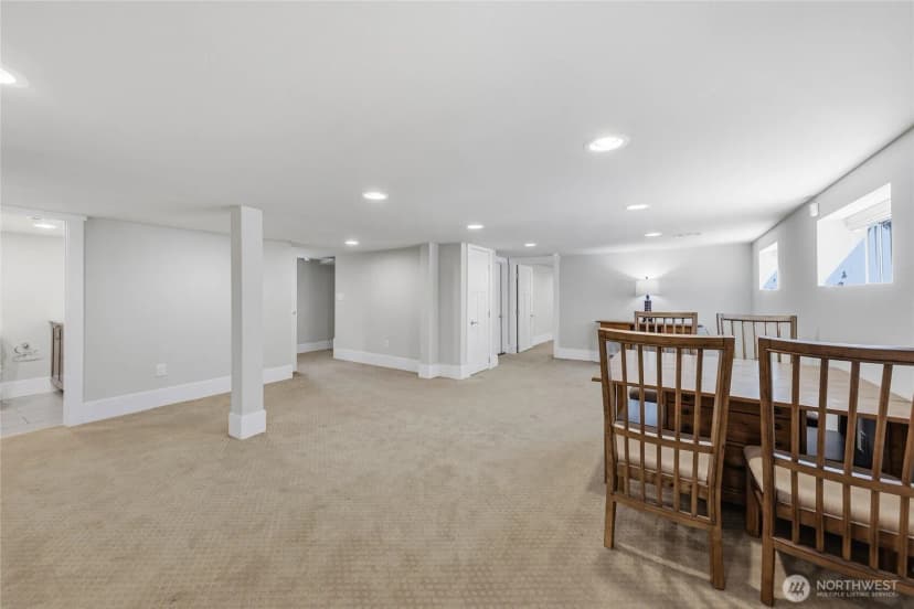 Property photo for 7526 Roosevelt Way Ne, Seattle photo 22