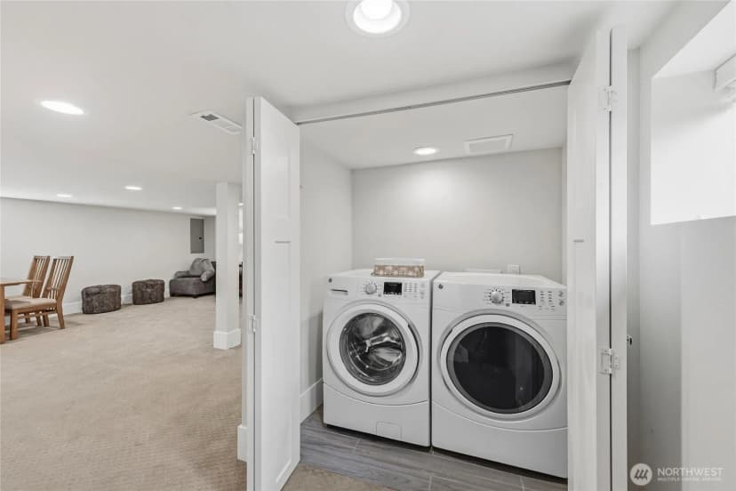Property photo for 7526 Roosevelt Way Ne, Seattle photo 20