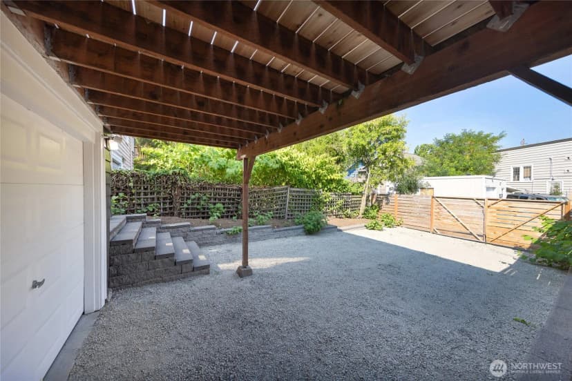 Property photo for 7526 Roosevelt Way Ne, Seattle photo 25