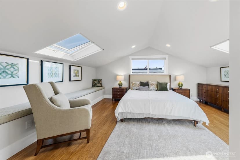 Property photo for 7526 Roosevelt Way Ne, Seattle photo 16