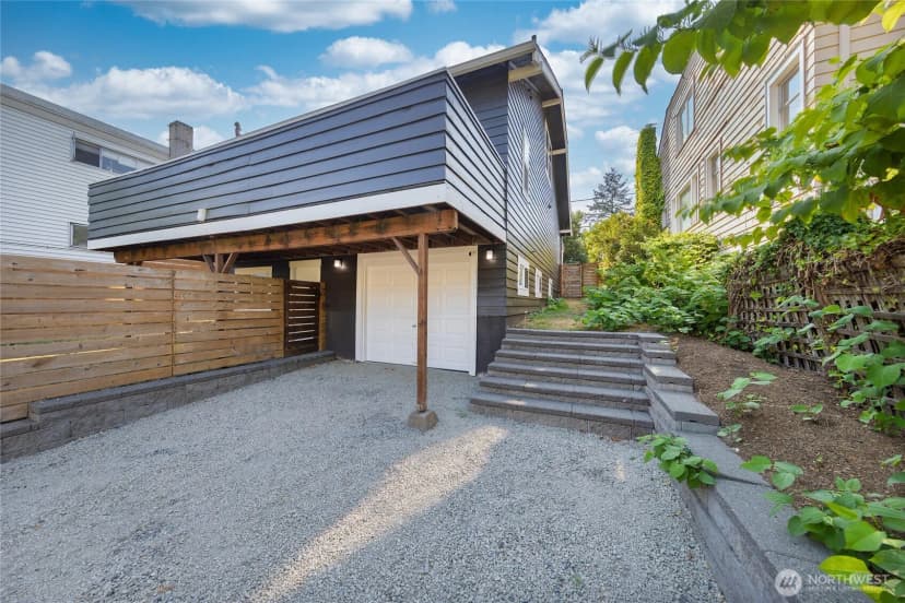 Property photo for 7526 Roosevelt Way Ne, Seattle photo 27