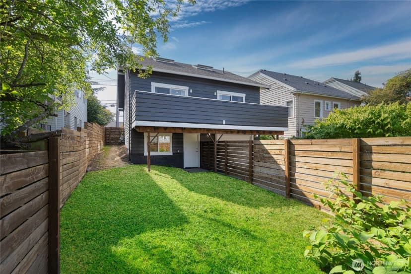 Property photo for 7526 Roosevelt Way Ne, Seattle photo 26