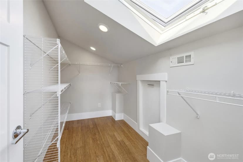 Property photo for 7526 Roosevelt Way Ne, Seattle photo 19