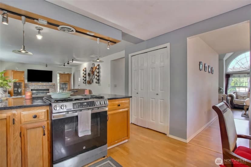 Property photo for 2023 S 302nd Place, Federal Way photo 9
