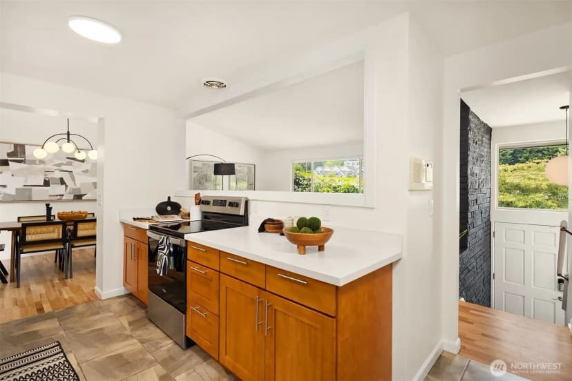 Property photo for 12324 11th Avenue Ne, Seattle photo 19