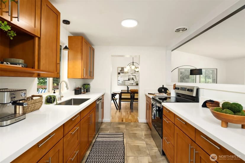Property photo for 12324 11th Avenue Ne, Seattle photo 18