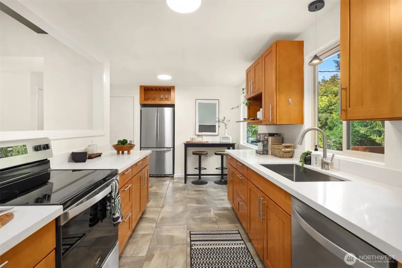 Property photo for 12324 11th Avenue Ne, Seattle photo 15