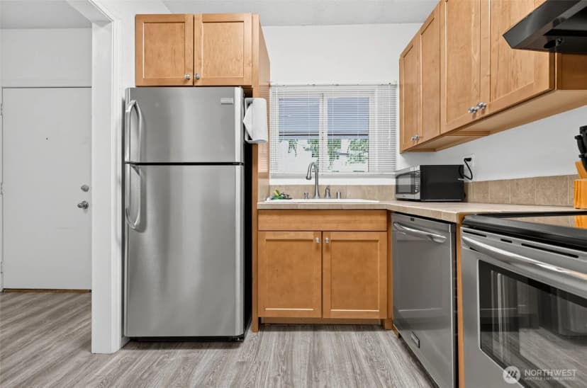 Property photo for 14445 Ne 40th Street #d101, Bellevue photo 4