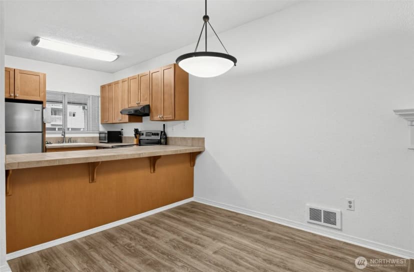 Property photo for 14445 Ne 40th Street #d101, Bellevue photo 6