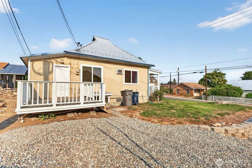 Property photo for 617 3rd Street, Wenatchee photo 5