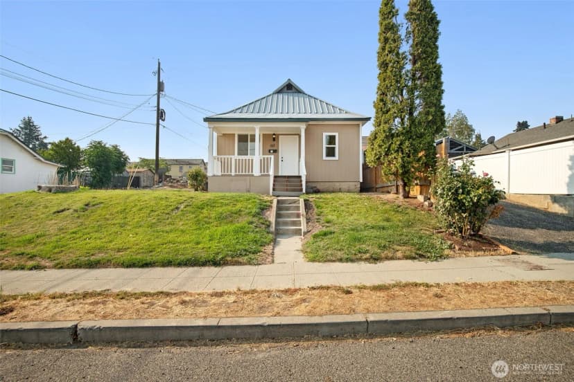 Property photo for 617 3rd Street, Wenatchee photo 3