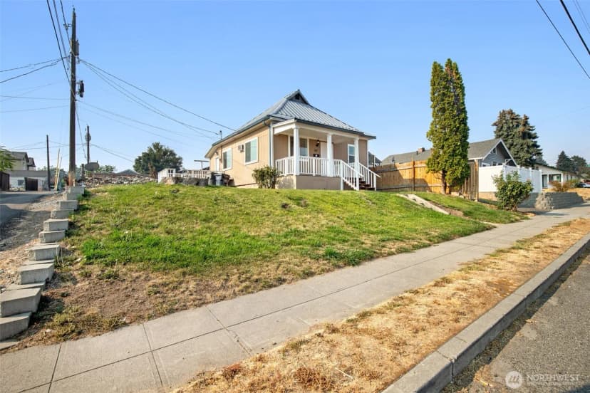 Property photo for 617 3rd Street, Wenatchee