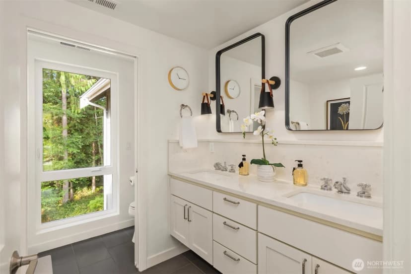 Property photo for 4959 Lynwood Center Road Ne, Bainbridge Island photo 16