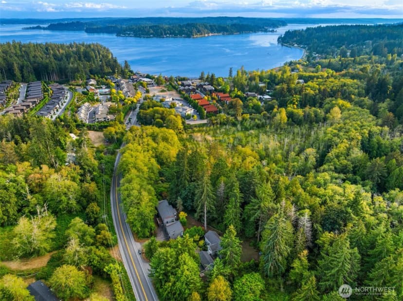 Property photo for 4959 Lynwood Center Road Ne, Bainbridge Island photo 32