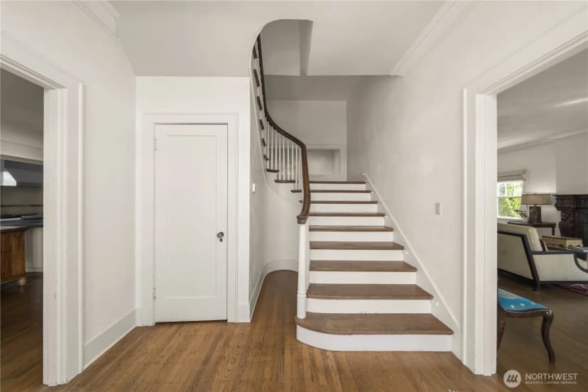 Property photo for 3233 Magnolia Boulevard W, Seattle photo 13