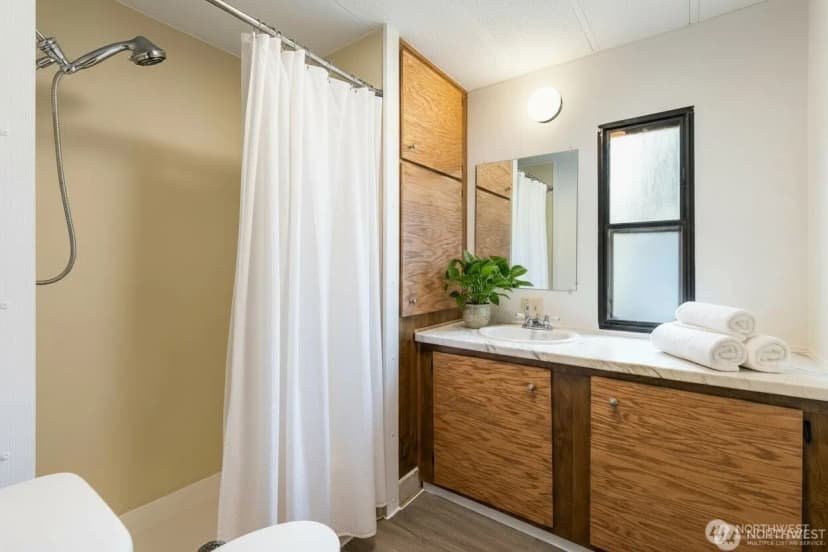 Property photo for 2240 Peace Portal Drive #5, Blaine photo 14