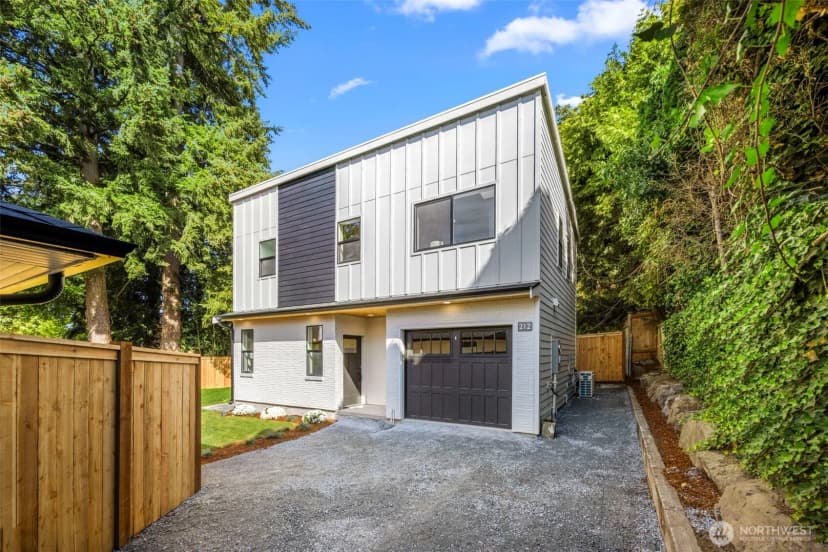 Property photo for 212 N 115th Street, Seattle photo 2