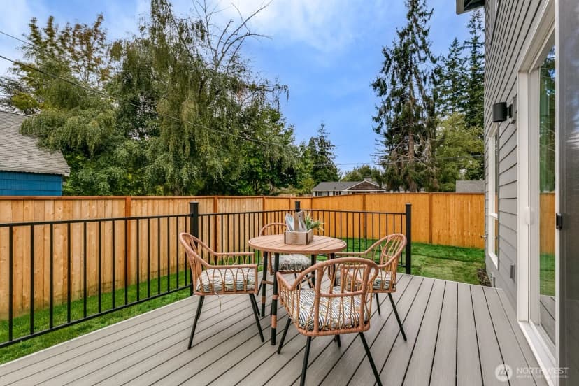 Property photo for 18554 Stone Avenue N, Shoreline photo 38