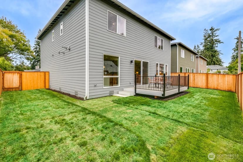 Property photo for 18554 Stone Avenue N, Shoreline photo 40