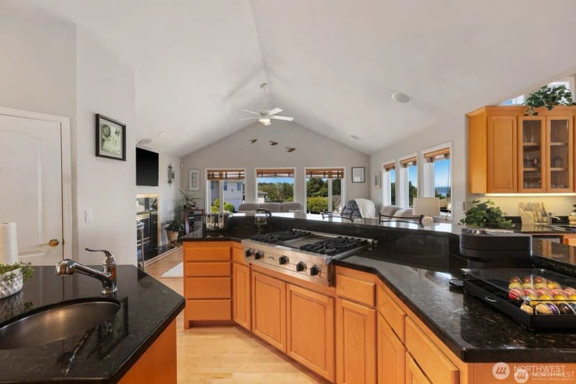 Property photo for 30822 36th Court Sw, Federal Way photo 17