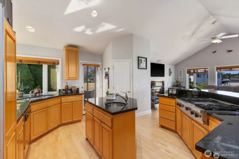 Property photo for 30822 36th Court Sw, Federal Way photo 16