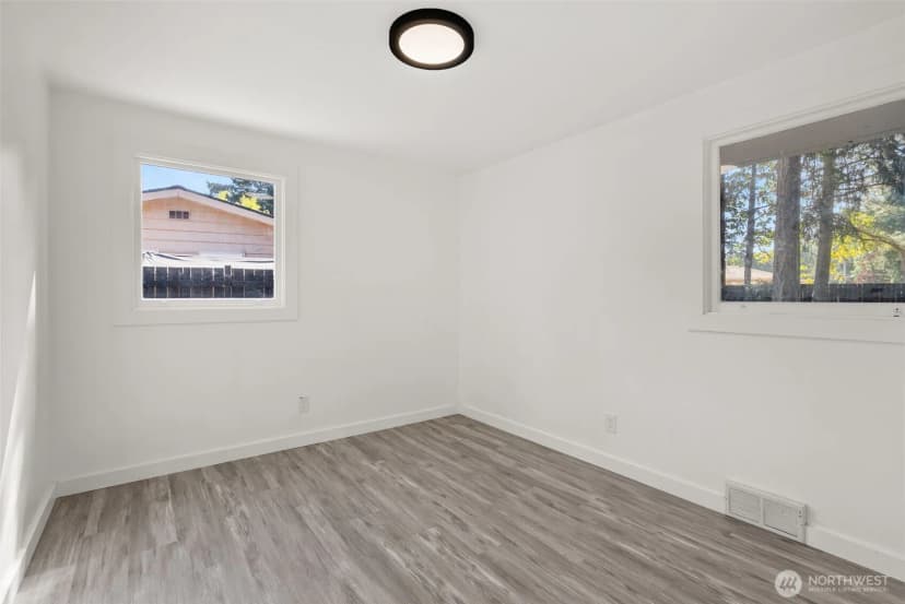 Property photo for 8518 Mount Tacoma Drive Sw, Lakewood photo 10