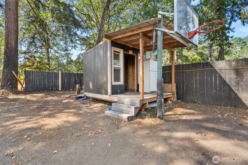 Property photo for 8518 Mount Tacoma Drive Sw, Lakewood photo 19