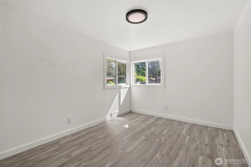Property photo for 8518 Mount Tacoma Drive Sw, Lakewood photo 9