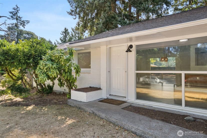 Property photo for 8518 Mount Tacoma Drive Sw, Lakewood photo 3