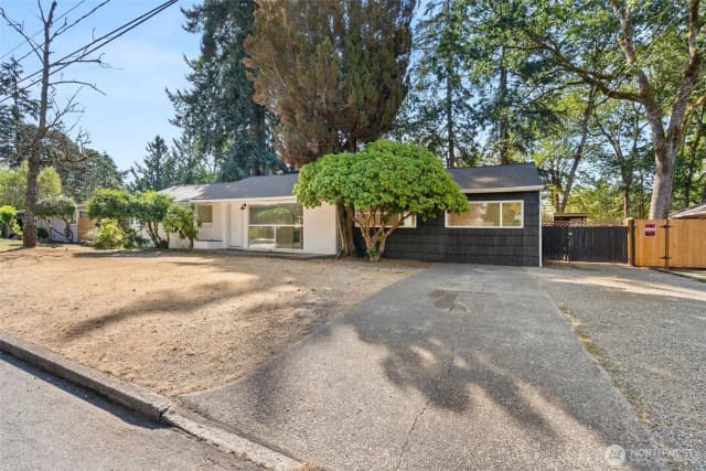 Property photo for 8518 Mount Tacoma Drive Sw, Lakewood photo 2