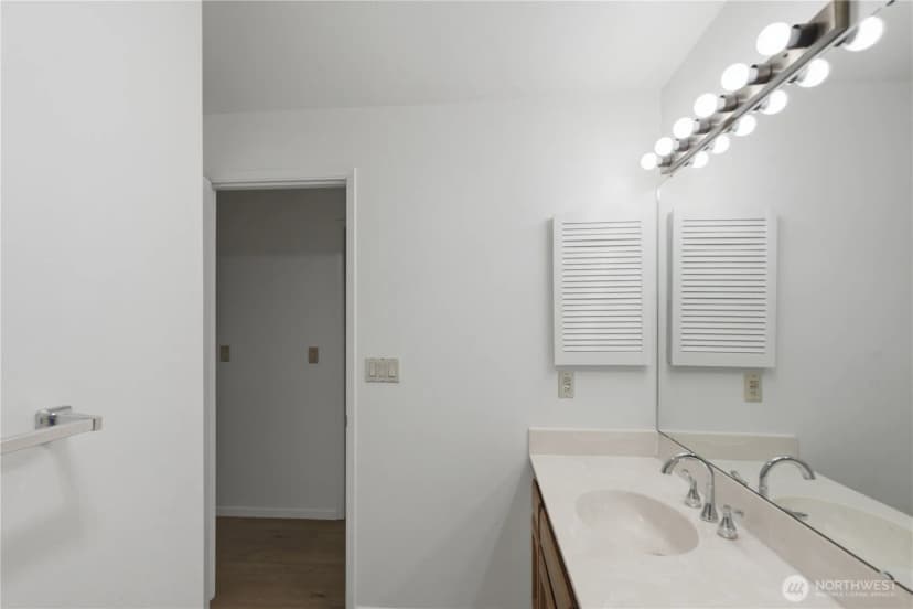 Property photo for 717 122nd Avenue Ne #b2, Bellevue photo 25