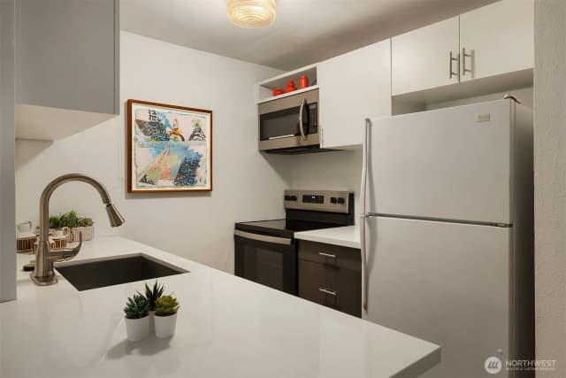 Property photo for 720 Lakeside Avenue S #106, Seattle photo 5