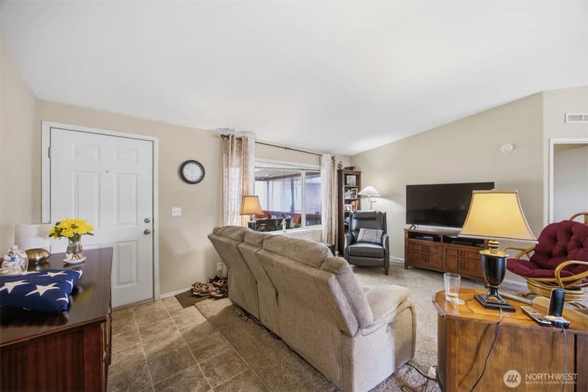 Property photo for 380 E Pole Road #6, Lynden photo 6