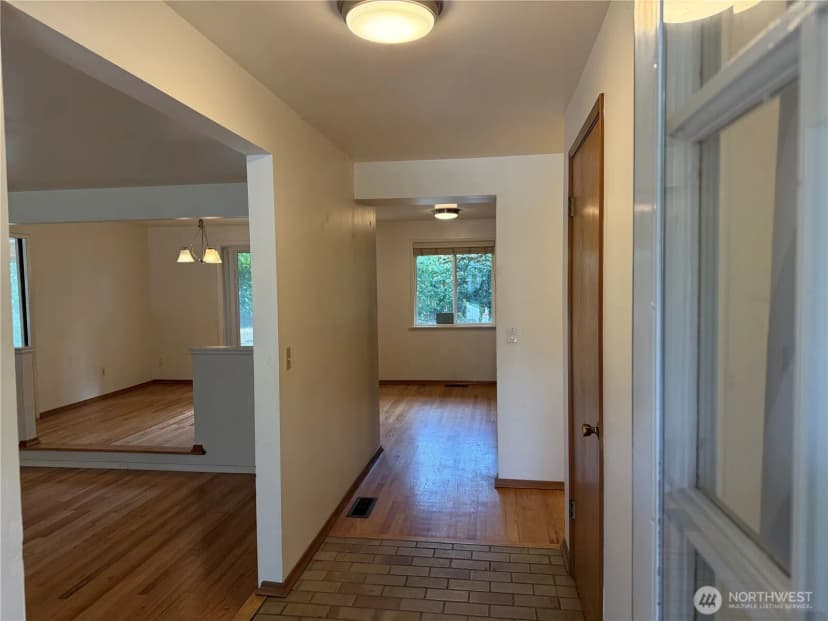 Property photo for 17421 Ne 11th Street, Bellevue photo 4