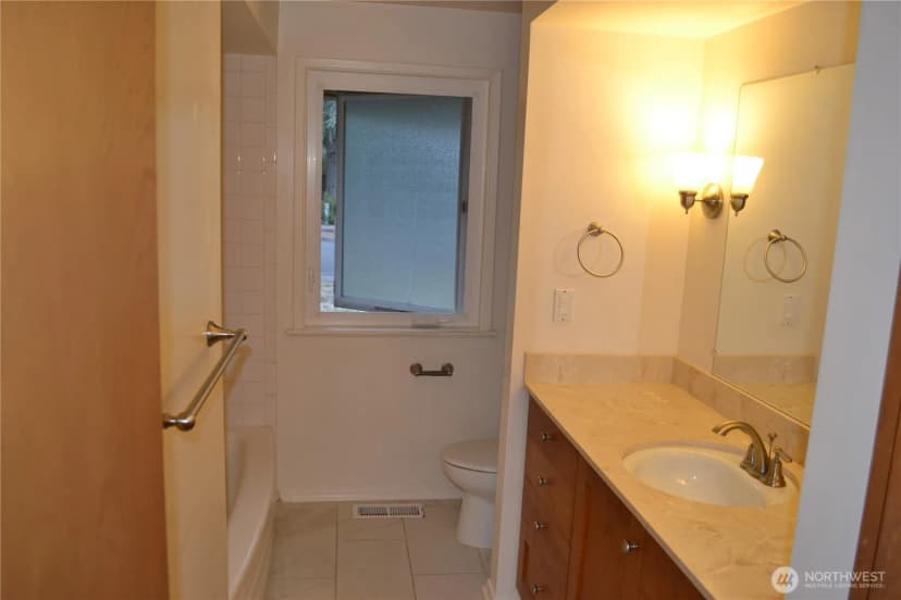 Property photo for 17421 Ne 11th Street, Bellevue photo 32
