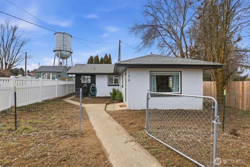 Property photo for 104 W Adams W, Harrington photo 2