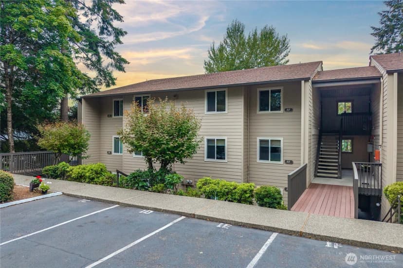 Property photo for 303 Kenyon Street Nw #2a, Olympia photo 2