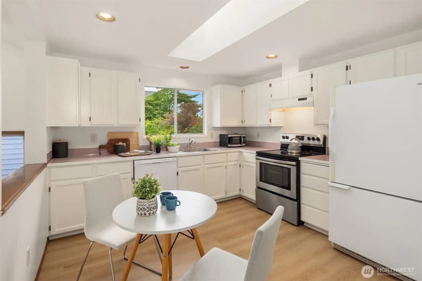Property photo for 6049 33rd Avenue Ne, Seattle photo 11