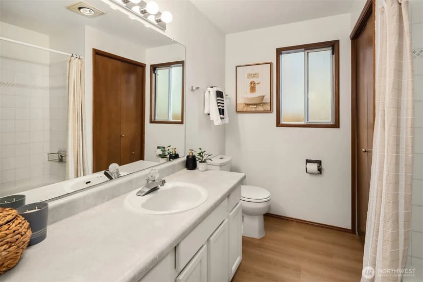 Property photo for 6049 33rd Avenue Ne, Seattle photo 6