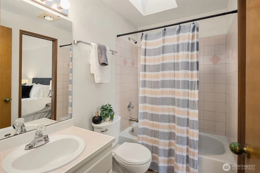 Property photo for 6049 33rd Avenue Ne, Seattle photo 16