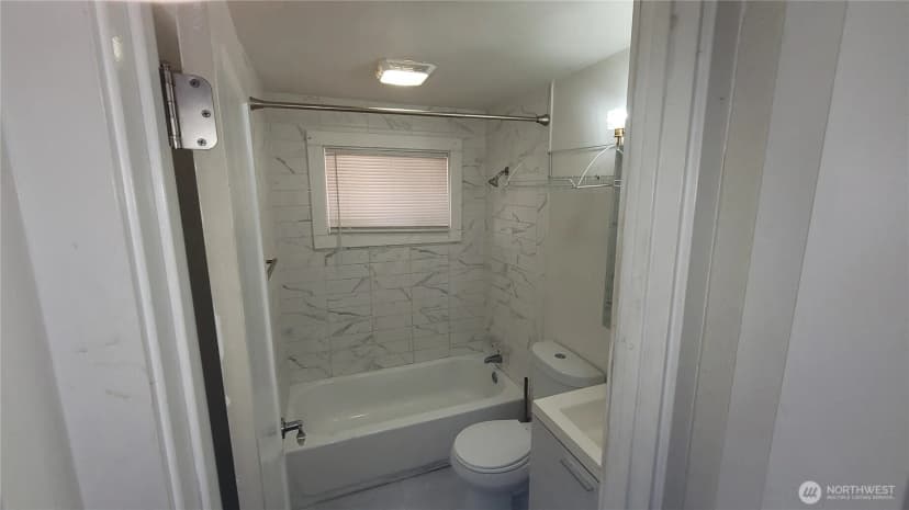 Property photo for 10204 47th Avenue Sw, Lakewood photo 7