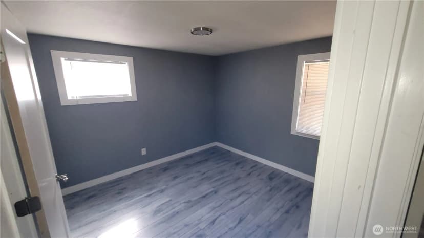 Property photo for 10204 47th Avenue Sw, Lakewood photo 9