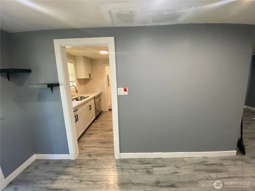 Property photo for 10204 47th Avenue Sw, Lakewood photo 2