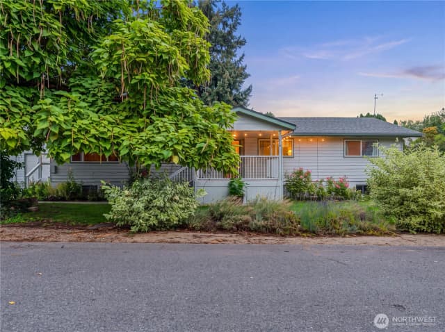 Property photo for 1216 4th Street, Wenatchee
