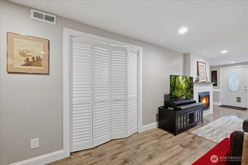 Property photo for 12232 Fremont Avenue N, Seattle photo 29