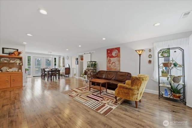 Property photo for 12232 Fremont Avenue N, Seattle photo 4