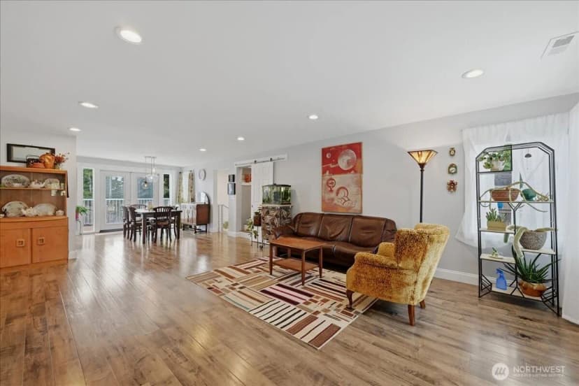 Property photo for 12232 Fremont Avenue N, Seattle photo 4