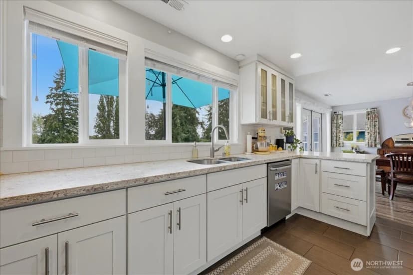Property photo for 12232 Fremont Avenue N, Seattle photo 15