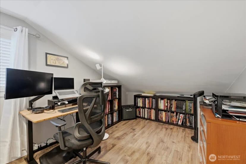 Property photo for 12232 Fremont Avenue N, Seattle photo 8